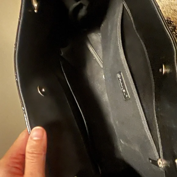 Chanel tote - Picture 8 of 10